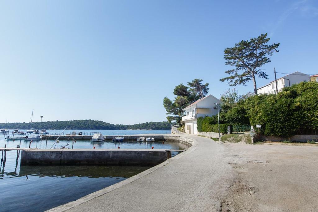 Apartmani Maris III Rab Town Bagian luar foto