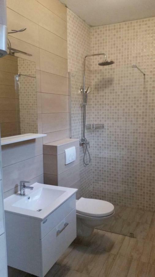 Apartmani Maris III Rab Town Bagian luar foto