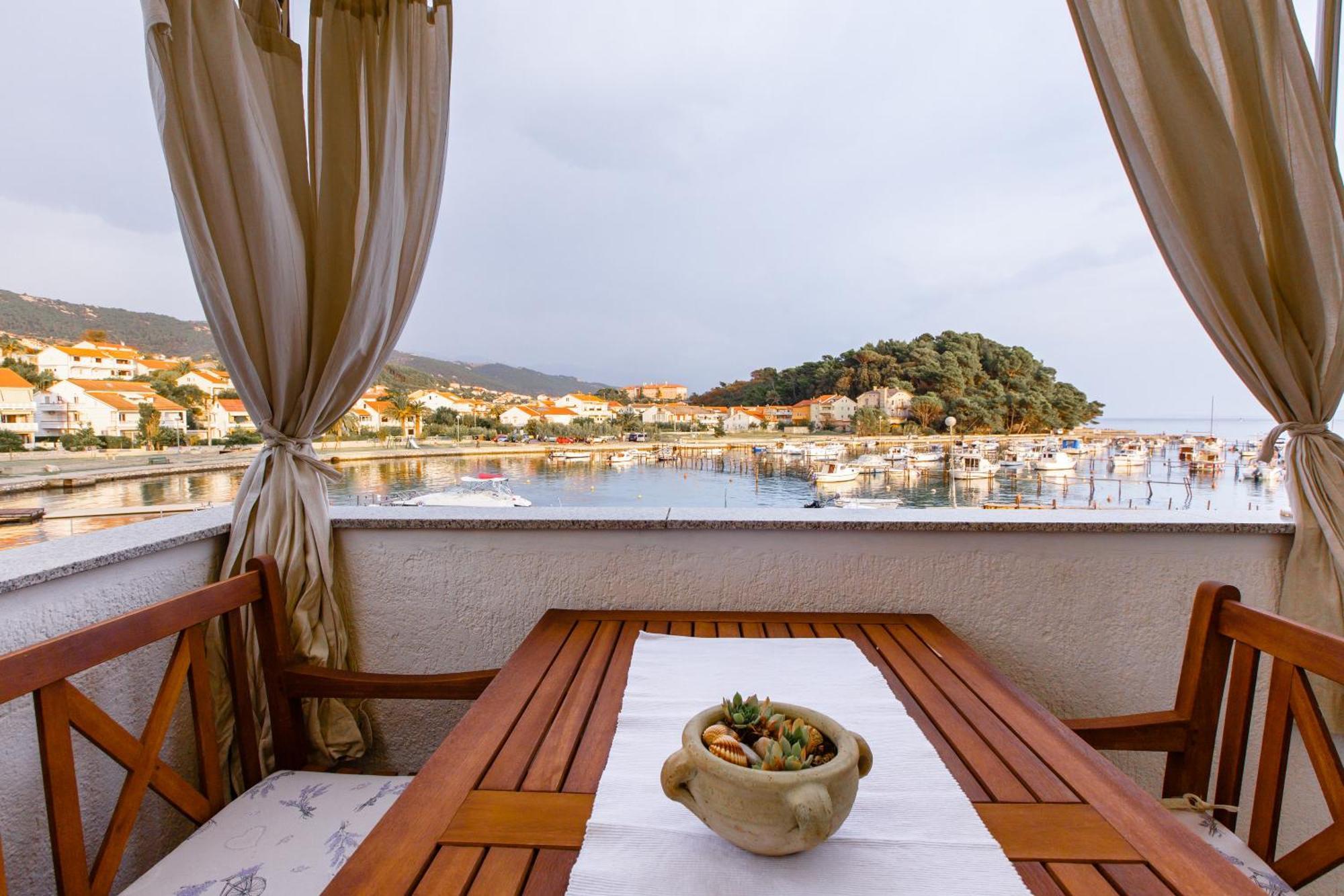 Apartmani Maris III Rab Town Bagian luar foto